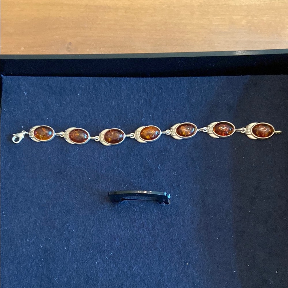Elegant Sterling Silver and Amber Bracelet. 7 inches